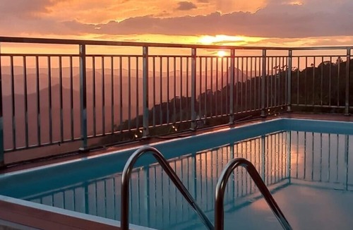 Moolakadai Hotel | Misty Mountain Resort