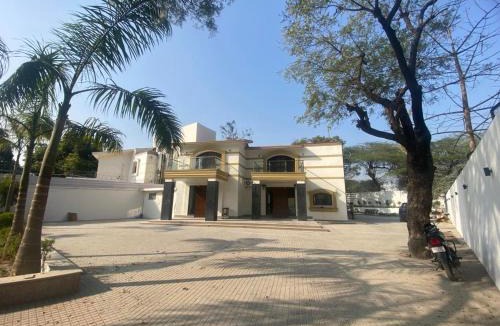 New Delhi House | Mitron Farms