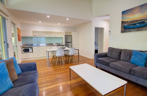 Boomerang Beach Apartment | Mobys Beachside Retreat