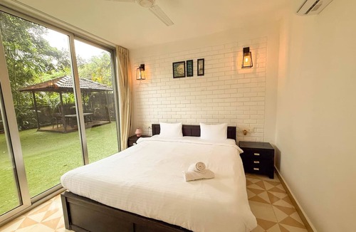 Nerul Apartment | Modern 2bhk w Pool Access 5km to Coco Beach