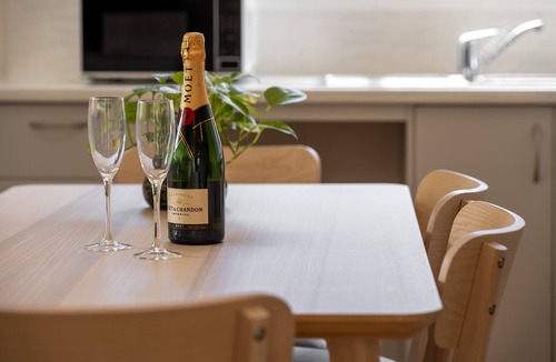 Bateman House | Modern 3BR Retreat | Sleeps 6 | Near Fiona Stanley & Murdoch University ”