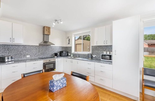 Triabunna Apartment | Modern Coastal Escape in Triabunna