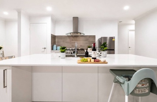 Madora Bay House | Modern coastal retreat in Madora Bay, minutes from the beach. Enjoy spacious living and easy access to Mandurah's coastline, parks, shops, and local attractions—perfect for families and friends.