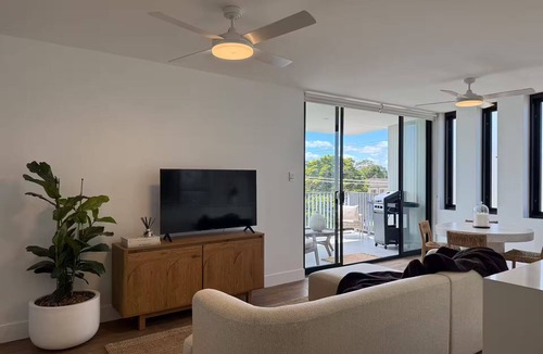 Trigg Apartment | Modern coastal stay in the heart of Scarborough