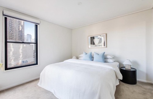 Southbank Apartment | Modern Nomads Summit Southbank Sleek 2BR Resort Living with Gym and Pool