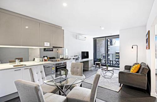 Melbourne Central Business District Apartment | Modern One-bedroom Apt in the Heart of Melbourne