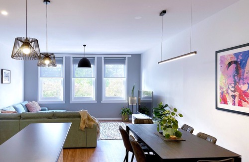 Launceston CBD Apartment | Modern Spacious Apartment across from City Park and the monkeys + free parking!