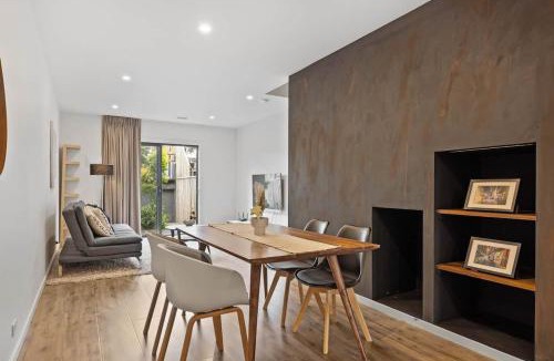 Lawson House | Modern Townhouse 2 bed 2 bath w Parking B