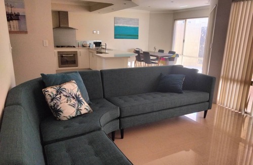 Rockingham Apartment | Modern townhouse in the centre of Rockingham