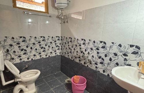 Kasol Cottage | Moksha Cafe & Cottages: Your peaceful escape with stunning Kasol views!" 2