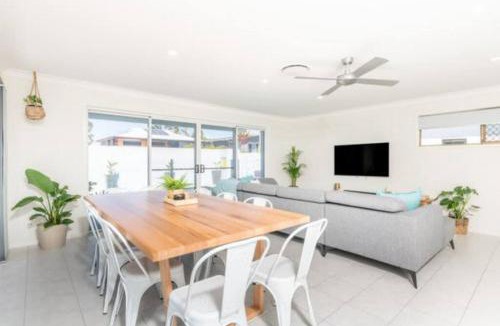 Mooloolaba House | Mooloolaba Escape to Mooloolaba & Feel At Home in Style