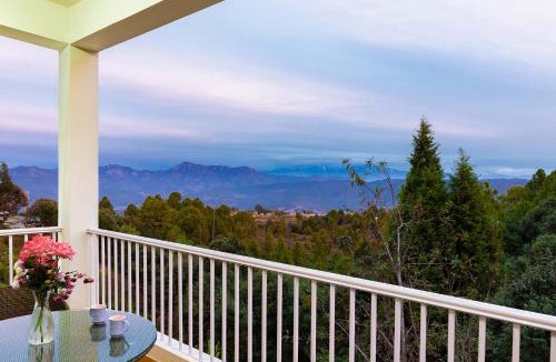 Turkaura Villa | Morning Bliss - Ranikhet by VEO, StayVista - 3BHK Mountain-View Villa with Bonfire