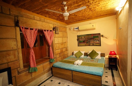 Amar Sagar Pol House | Motel ∙ 8 guests