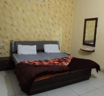 Phagwara Hotel | MOTEL THE FAMILY STAY -- LPU Law Gate