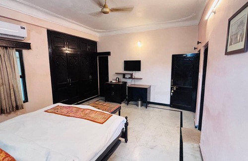 Shavri Colony Hotel | Moti Mahal Muroli