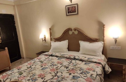 Shavri Colony Hotel | Moti Mahal Muroli