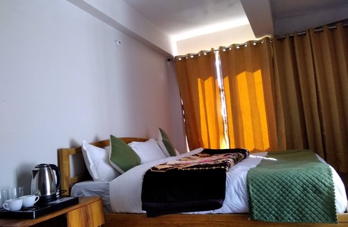 Kanatal Hotel | Mount Aura Stay & Dine