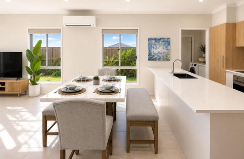 Morayfield House | Mountain Breeze Retreat - Brand New 4BR Home - Holiday Home
