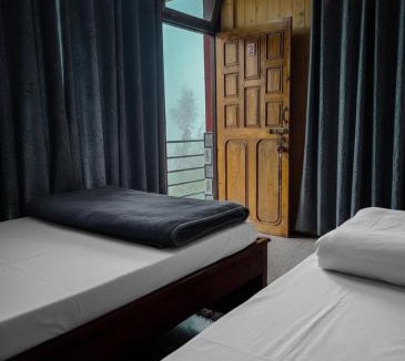Rishop House | Mountain Pine Vista By ZIVO Homestay