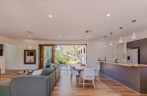 Macedon House | Mountain View in Macedon