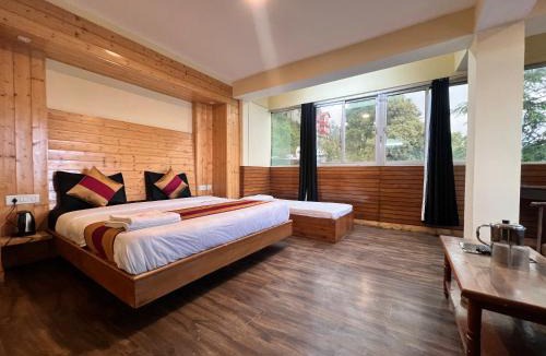 Shimla Hotel | mountaincottage near Mall Road