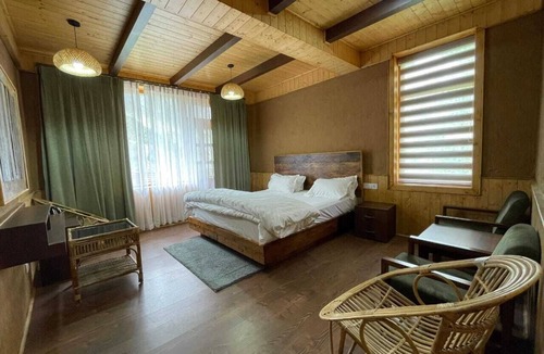 Keylong Hotel | Mud Essence
