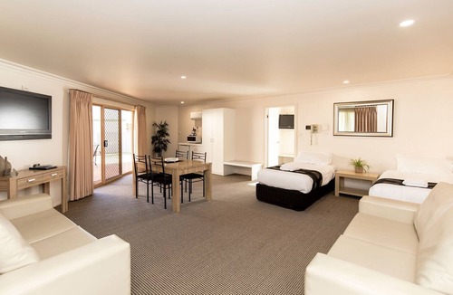 Swan Hill Hotel | Murray Downs Resort