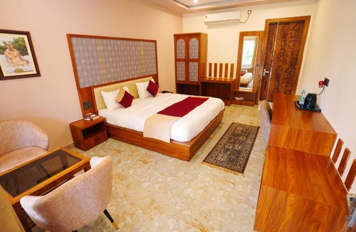 Tapovan Hotel | MVT Guesthouse & Restaurant (Rishikesh)