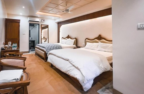 Vrindavan Hotel | MVT Guesthouse & Restaurant