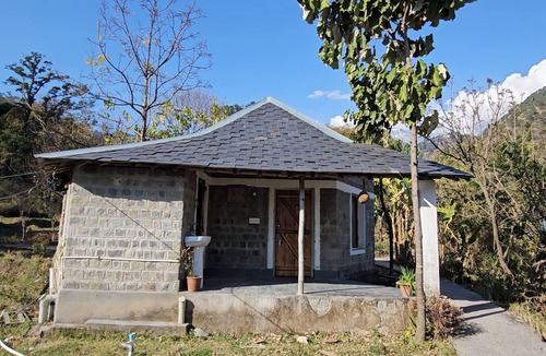 Dharamshala Cottage | Nature Stay in Stone Cottage with Food, Yoga & Meditation in Dharamshala