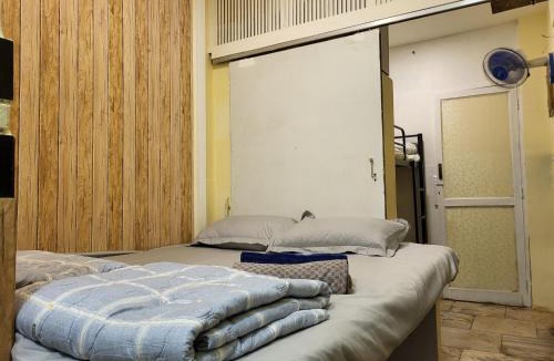 Andheri Hotel | Near Airport AC Couple Friendly Small Cozy Room at a Budget Inn