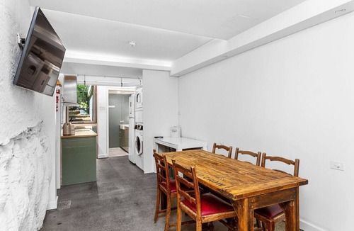 Perth Bed & Breakfast | Nest on Newcastle – E7