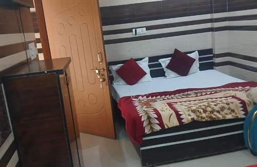 Vrindavan Hotel | New Gaytri place Near by Prem Mandir