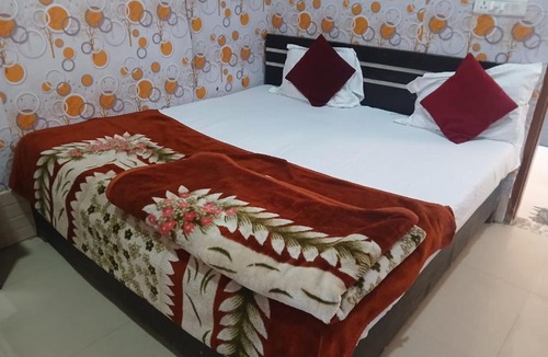Vrindavan Hotel | New Gaytri place Near by Prem Mandir