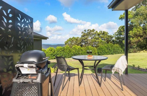 Ninderry House | New Luxe Villa - Coastal Views - 30 min to Noosa