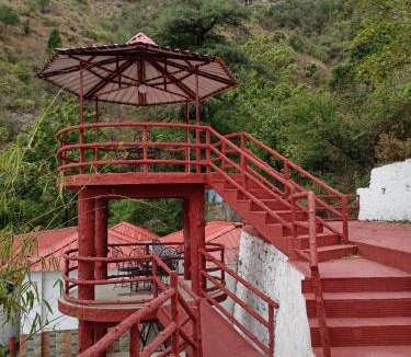 Mussoorie Hotel | New Orange Tree Classic Fall in Mussoorie with pool & parking