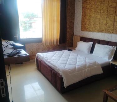 Shyamkhet Hotel | New Vybent Hotel Kainchi Dham