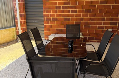 Wellard House | Newly built home. Walk to Wellard square, Wellard train station & beaches.
