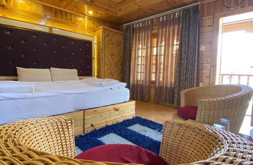 Leh Hotel | Nezer Hostel & Roof Top Cafe