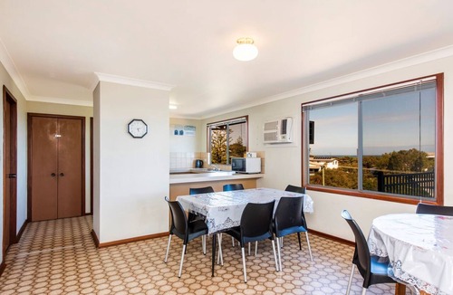 Guilderton House | Ninettas View - Budget beachside accommodation