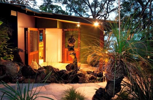 Weyba Downs House | Noosa Luxury Lakehouse 3 bdrm (1 bdrm lockoff) Noosa's favourite lake retreat