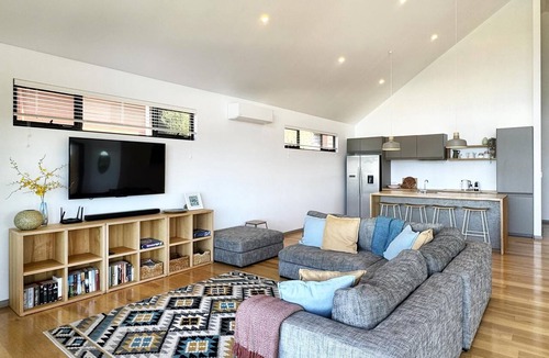 Denmark House | Nullaki Views on Russell: Walk to Cafes, expansive views