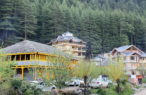 Manali Apartment | Oak & Amber Retreat