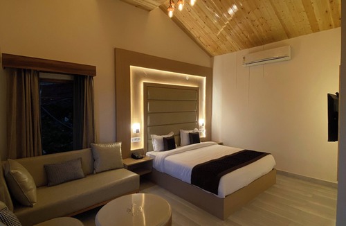 Kandaghat Hotel | Oakwood Hamlet Resort - Shoghi - Shimla