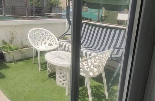 Gurugram Apartment | Oasis in Gurgaon | Private Room with Jacuzzi