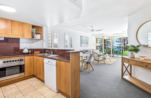 Mooloolaba Apartment | Ocean Front Mooloolaba Esplanade Apartment 2BR