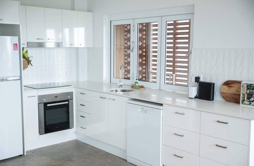 Bilinga Apartment | Ocean View Bilinga Stay | Sauna, E-Bikes, Surf, Unit 1
