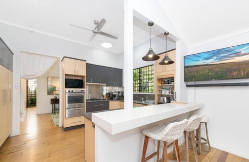 North Ward House | Ocean Views | A Tropical Paradise!