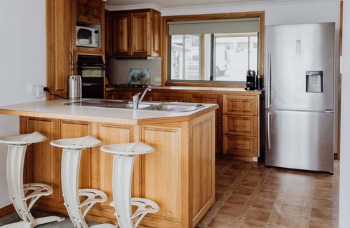 Bicheno Apartment | OceanFront - Absolute Waterfront