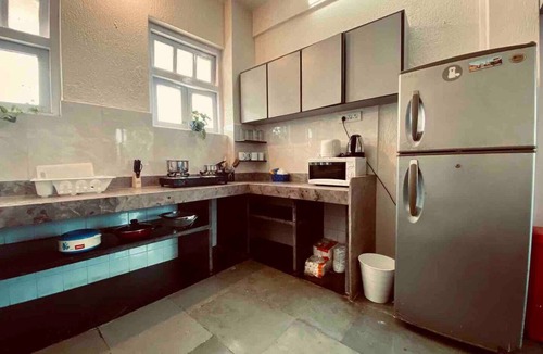 Khar Apartment | Old Warm Charm with 2 Bedrooms Near Sea in Khar Westn